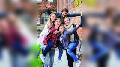 Die Mehrheit der Jugendlichen blickt optimistischer in die persönliche Zukunft als noch vor einem Jahr. 52 Prozent geben an, dass ihre Zukunft in drei Jahren besser sein wird als jetzt. ihre Pläne und Werte können sie auch in Ausbildung, Studium und Beruf einbringen. (Foto: Adobe Stock)