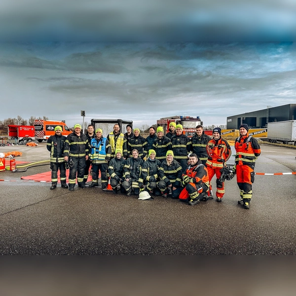 16 Feuerwehrler nahmen am ABC-Grundkurs teil. (Foto: KBI Dachau)