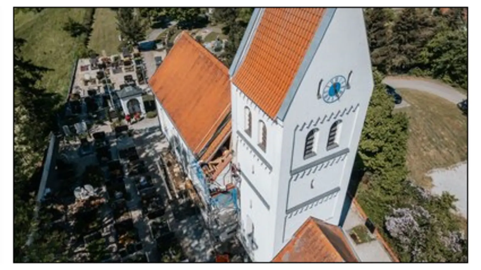 St. Vitus Günding: Die Arbeiten am Turm sind beendet. (Foto: Fa. Frank)