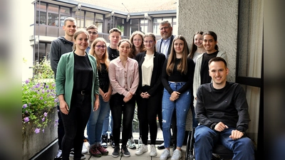 Erstes Treffen der künftigen Auszubildenden und Studenten im Landratsamt mit den Ausbildungsbetreuern und Landrat Stefan Löwl . (Foto: © Landratsamt Dachau, Veronika Plajer)
