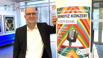 Martin Richter freut sich auf das Benefiz Konzert in der Bank. (Foto: VR Bank Dachau)