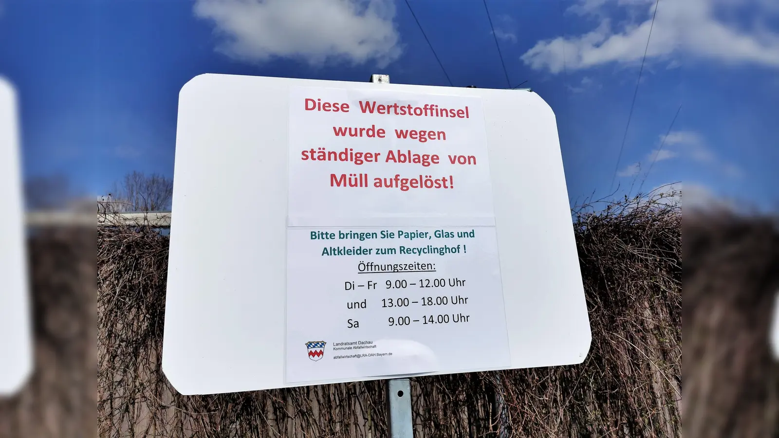 Schild an der Wertstoffinsel Karlsfeld am Hallenbad. (Foto: Kommunale Abfallwirtschaft)
