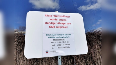 Schild an der Wertstoffinsel Karlsfeld am Hallenbad. (Foto: Kommunale Abfallwirtschaft)