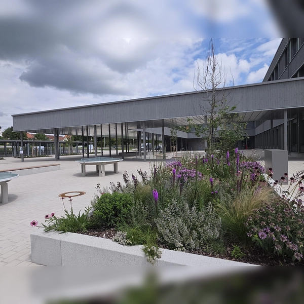 Das neue Gymnasium in Röhrmoos startet zum neuen Schuljahr mit den Jahrgangsstufen 5 bis 8 (Foto: LRA Dachau/Melitta Fischer)