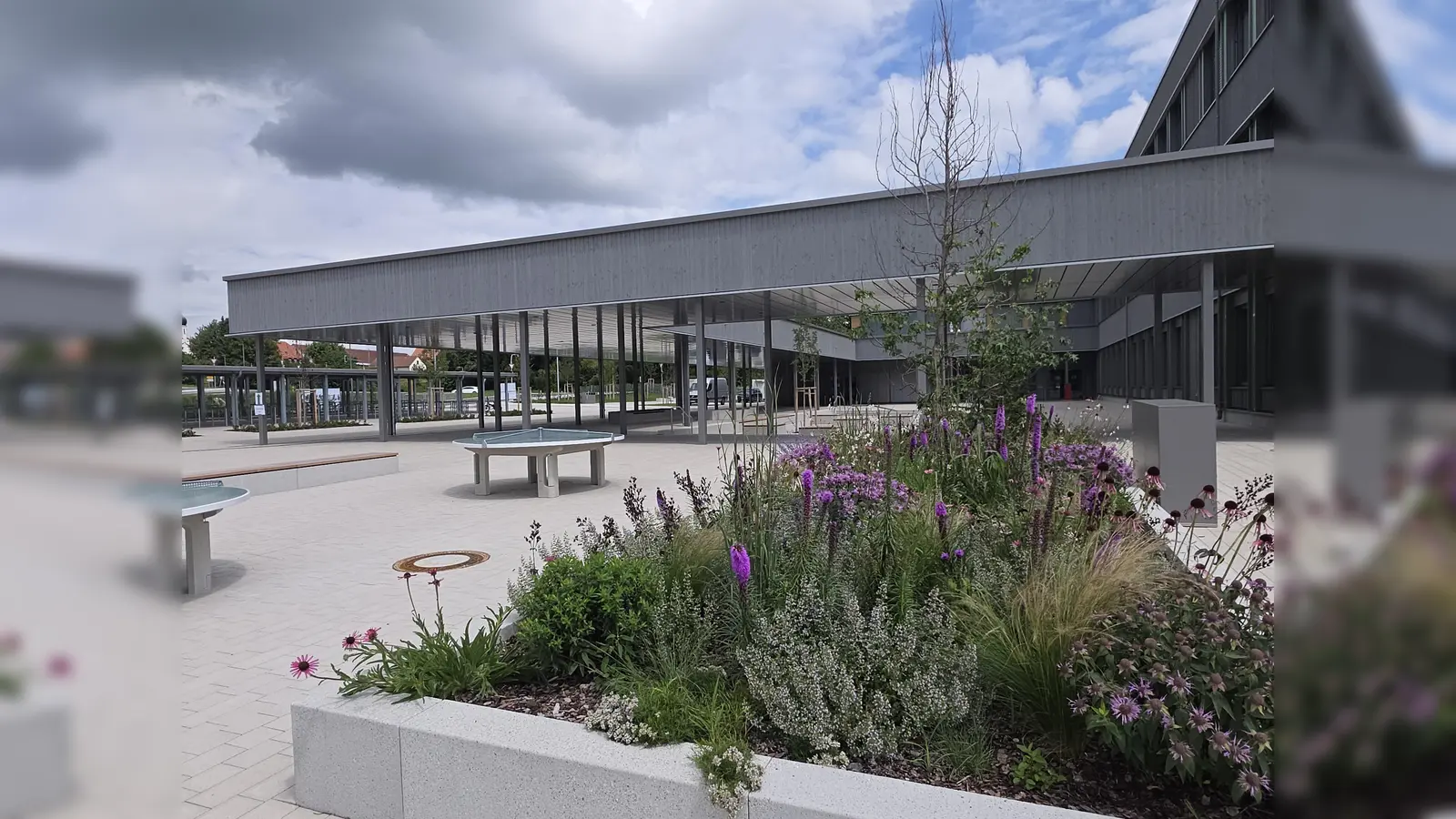 Das neue Gymnasium in Röhrmoos startet zum neuen Schuljahr mit den Jahrgangsstufen 5 bis 8 (Foto: LRA Dachau/Melitta Fischer)