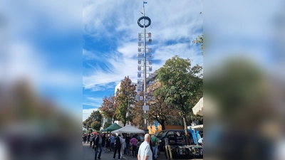 In Karlsfelds Zentrum kann man am Sonntag, den 2. Oktober, über den Herbstmarkt bummeln. (Foto: dek)