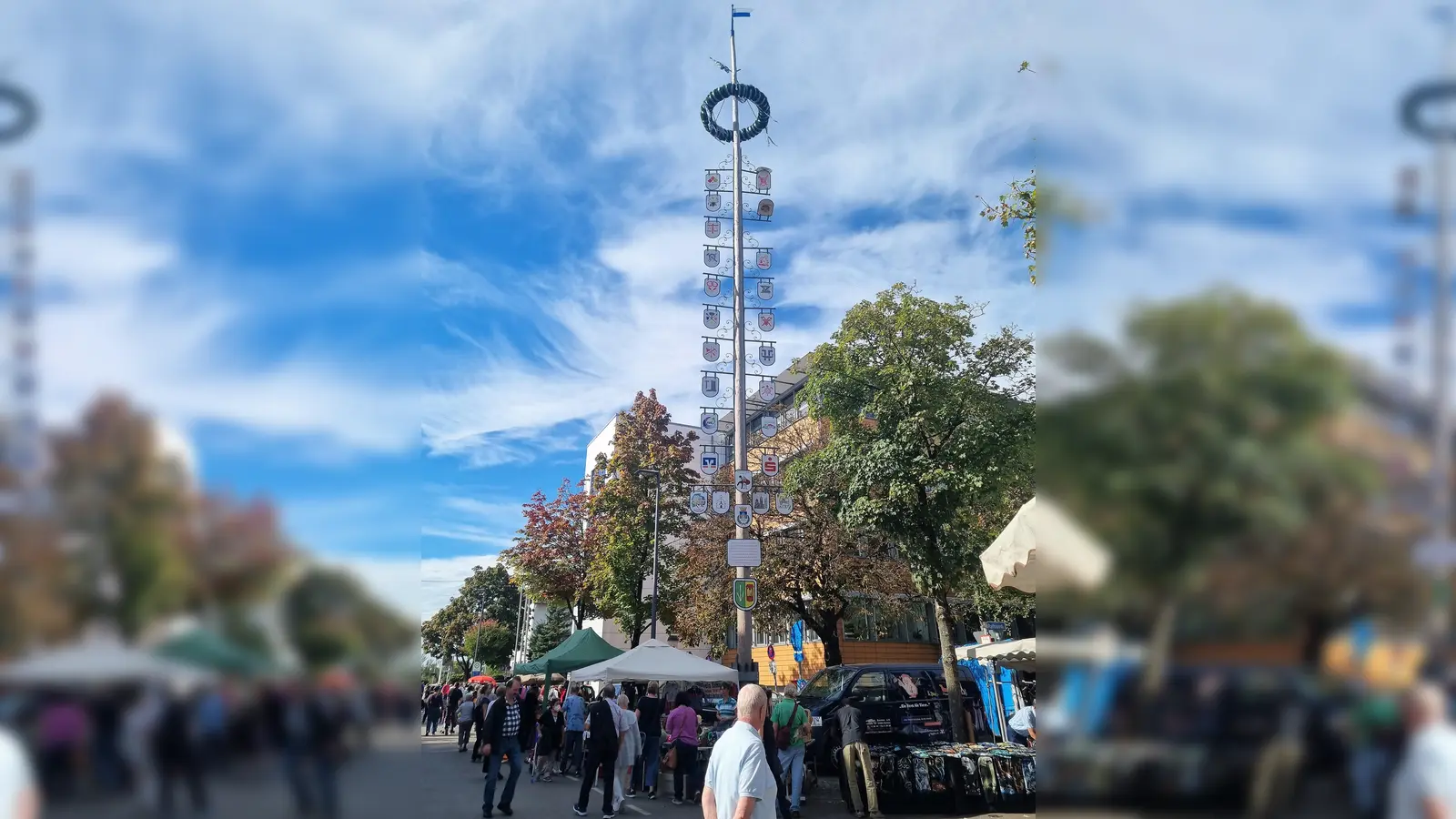 In Karlsfelds Zentrum kann man am Sonntag, den 2. Oktober, über den Herbstmarkt bummeln. (Foto: dek)