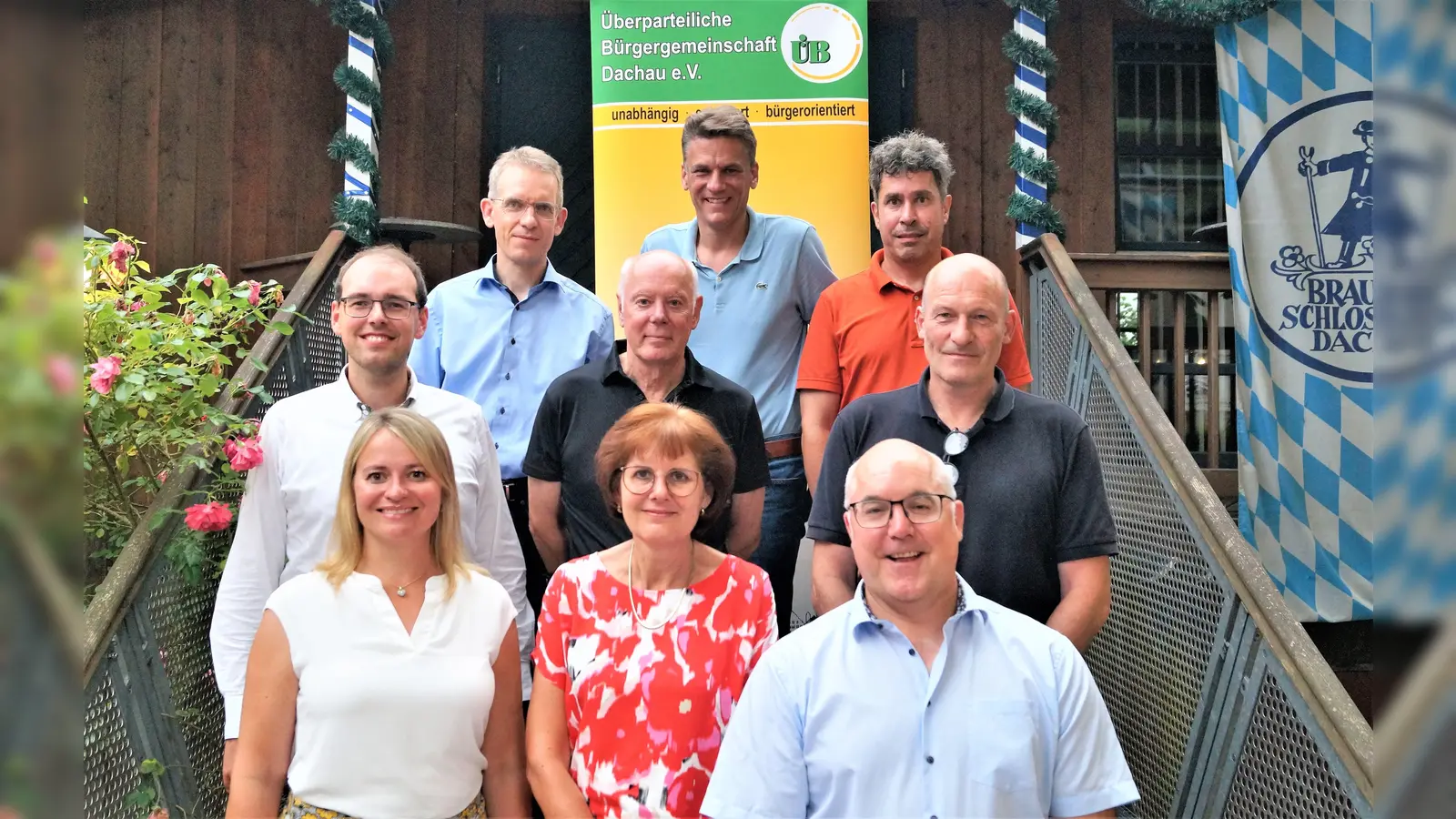Die neue ÜB-Vorstandschaft von links Michael Kittelberger, Dr. Peter Gampenrieder, Harald Scholze (hinten), Sebastian Rösch, Dieter Holder, Martin Lehn (Mitte), Simone Heggmair, Renate Rösch und Jürgen Schleich (vorne). (Foto: ÜB Dachau)