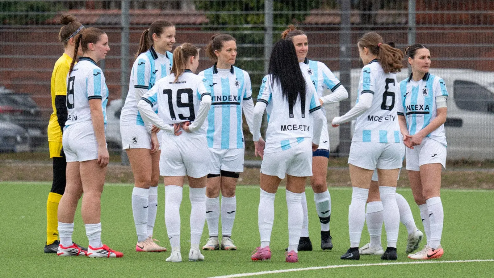 Aufstiegsfreuden: Frauen des TSV 1860 München. (Foto: J. Mentel)