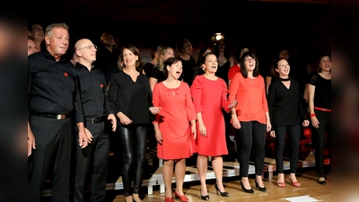 Die Wolperdinger heizen ein im Wirtshaus am Erdweg. (Foto: Veronika Plajer)