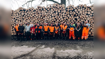 Im ersten Lehrgang des Jahres wurden 19 neue Motorsägenführer aus den Feuerwehren Dachau, Eisolzried, Eschenried-Gröbenried, Höfa, Indersdorf, Karlsfeld, Odelzhausen, Pipinsried, Vierkirchen, Welshofen und Wiedenzhausen ausgebildet.  (Foto: Kreisbrandinspektion Dachau)