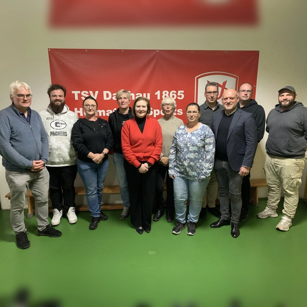 Von links: Manfred Hierner (Datenschutz-Beauftragter), Julian Senoner (Jugendleiter), Christina Rupp (Schriftführerin), Claudia Leffler (stv. Schriftführerin), Michaela Huber (stv. Scharzmeisterin), Renate Märtl-Balk (Kassenprüferin), Gaby Wortmann (3. Vorsitzende/Integrationsbeauftragte), Dr. Thomas Maul (Schatzmeister), Wolfgang Moll (1. Vorsitzender), Alexander Asselborn (Kassenprüfer), Jonas Hoffmann (Öffentlichkeitsarbeit). (Foto: TSV Dachau 1865)