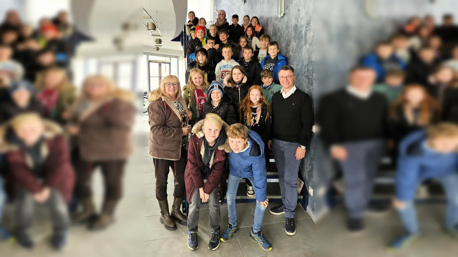 Die Klasse 4a mit Lehrerin Elke Zeyer bei Bürgermeister Wolfgang Hörl. (Foto: Gemeinde Schwabhausen)