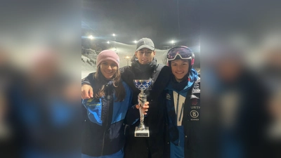Die drei Schnellsten vom GSC holten sich den Team-Pokal (von links): Louisa Zimmer, Xaver Zimmer und David Baltes. (Foto: GSC Dachau)