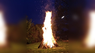 Osterfeuer müssen sieben Tage zuvor bei der jeweiligen Gemeinde angemeldet werden. (Foto: chk)