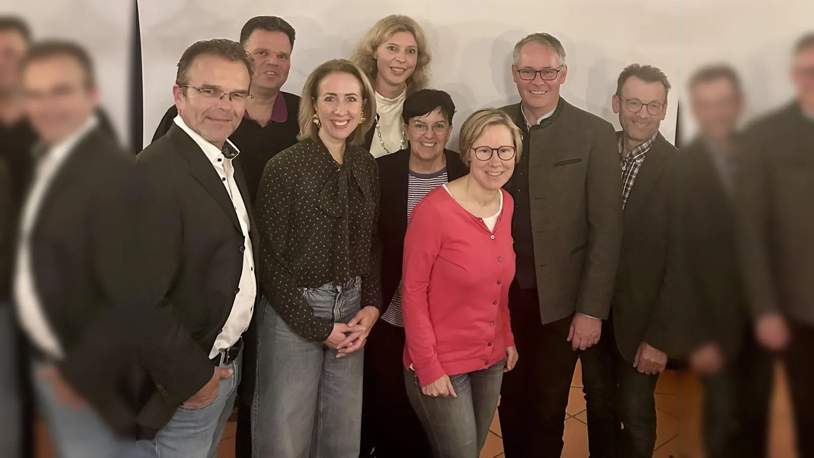 Markus Arnold, Martin Hofmann, Stephanie Burgmaier, Ramona Fruhner, Martina Engelmann, Elisabeth Riedlberger, Thomas Schwarzenberger, Josef Riedlberger (v. r.).  (Foto: CSU/Bezirk Dachau)