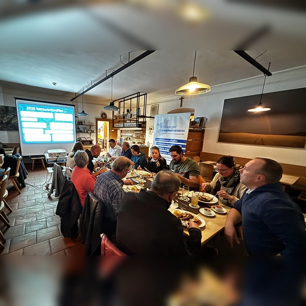 Mitglieder des Erdweger Gewerbevereins bei der Jahreshauptversammlung am 13. November 2025. (Foto: coe)