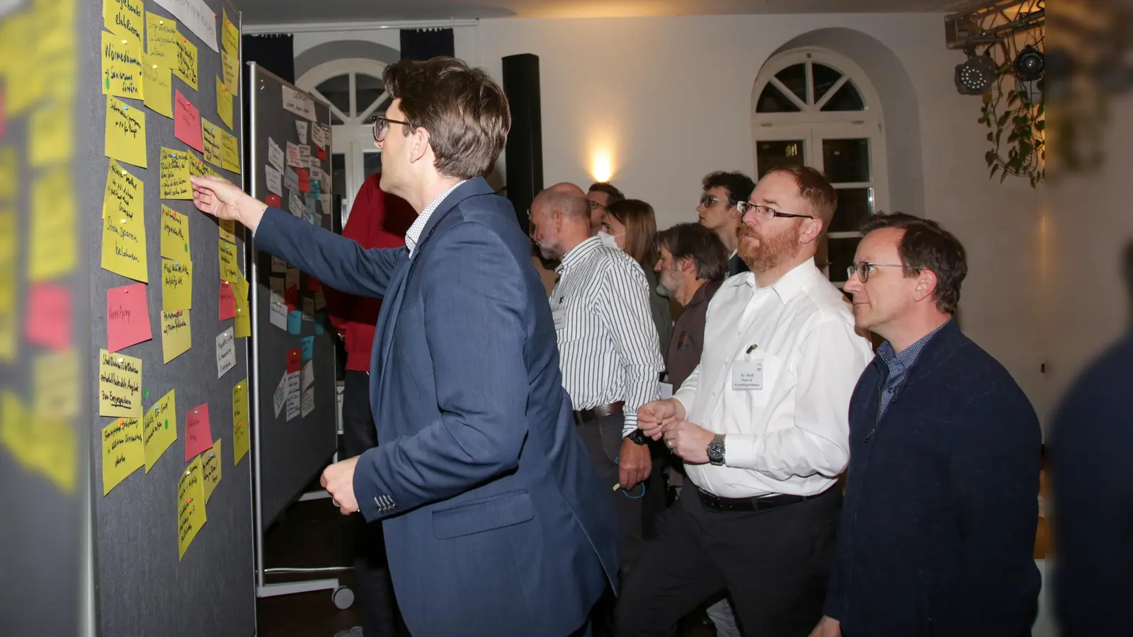 Schon zwei Workshops fanden statt zum Klimaschutzkonzept für Dachau (vorne li OB Florian Hartmann). (Foto: Stadt Dachau)