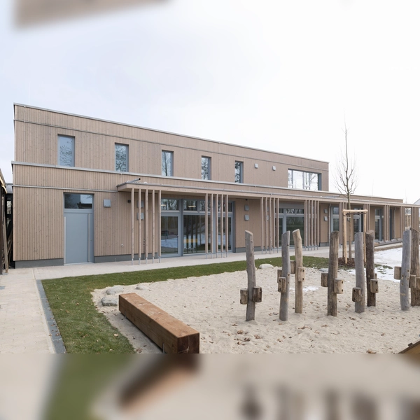 Die Kirchenstiftung Mariä Himmelfahrt Walkertshofen (Erdweg) hat ihren Kindergarten saniert und erweitert. Besichtigung am Samstag von 12 bis 15 Uhr. (Foto: Henning Köpke / Landherr und Partner Architekten und Stadtplaner mbB)