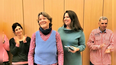 Anja Mußmann-Walter (2. von li) mit ihrer Nachfolgerin Kerstin Schmied (3. von i). (Foto: AWO Dachau)