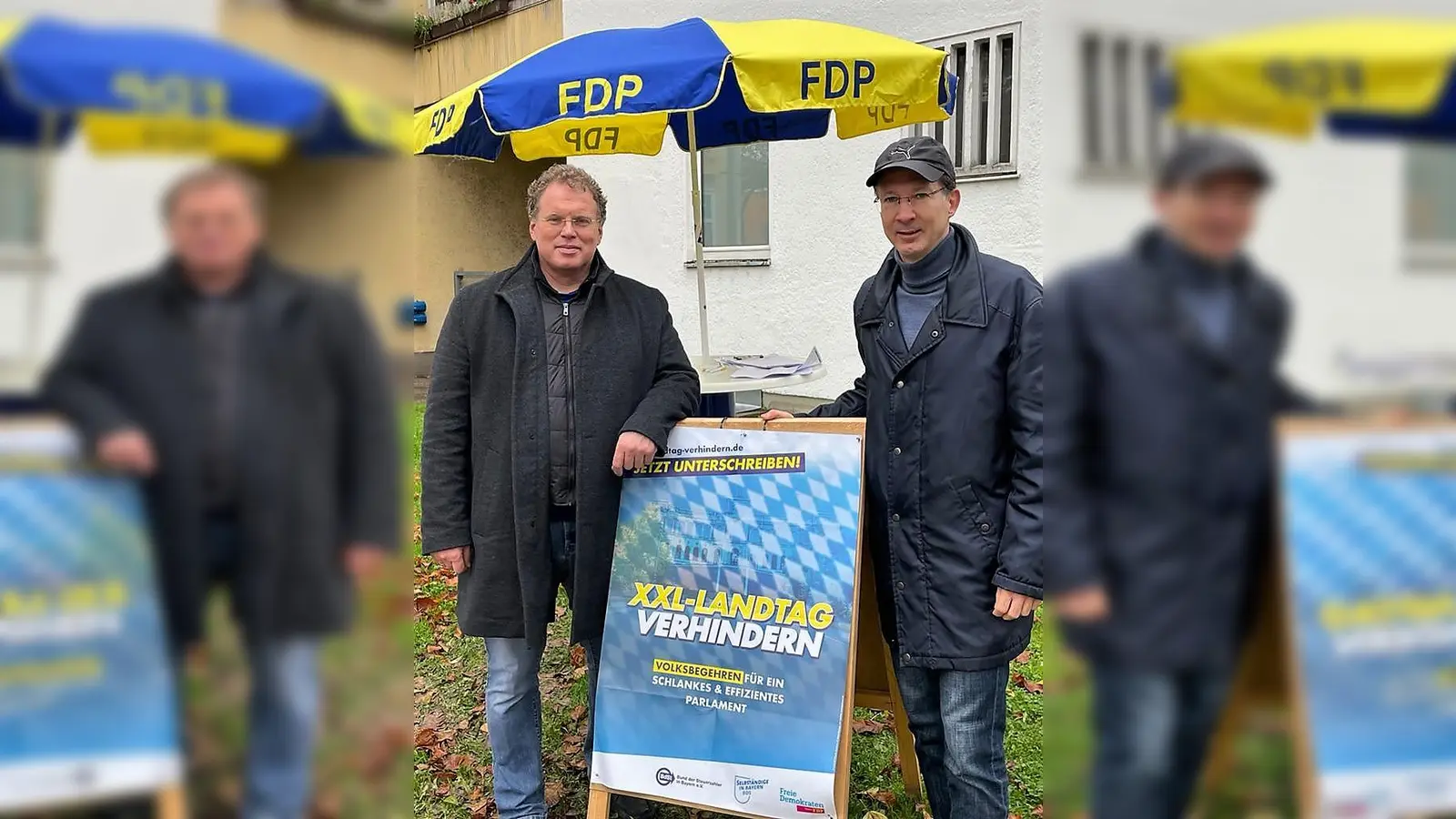 FDP-Kreisrat Dr. Frank Sommerfeld und FDP-Stadtrat Jürgen Seidl (re) werben für das Volksbegehren.  (Foto: FDP)
