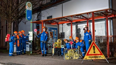 Warten auf den Bus? Die Freiwillige Feuerwehr Karlsfeld startet Spendenprojekt zur Finanzierung eines Mannschaftstransportwagens für die Jugendfeuerwehr.<br> (Foto: FFW)