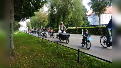 Fahrrad-Demo für Kinder: Sicher mit dem Rad durch Dachau. (Foto: ADFC Dachau)