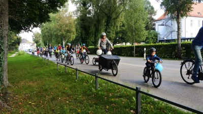 Fahrrad-Demo für Kinder: Sicher mit dem Rad durch Dachau. (Foto: ADFC Dachau)