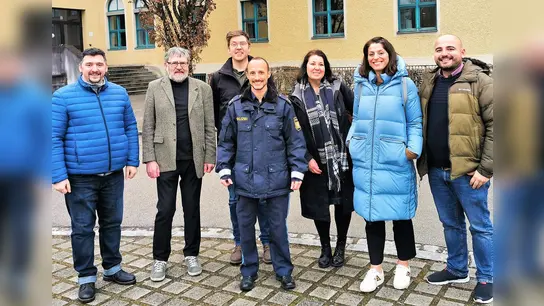 Freuen sich über gelungenen Projekttag (von li) Admir Kraja, Joachim Jacob, Julius Fogelstaller, Johannes Frohnwieser, Christine Torghele-Rüf, Aferdita Pfeifer und Dardan Kolic. (Foto: LA Dachau/Dardan Kolic )