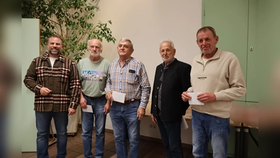 Die drei Erstplatzierten des Turniers erhielten Geldpreise. (Foto: THW Dachau)