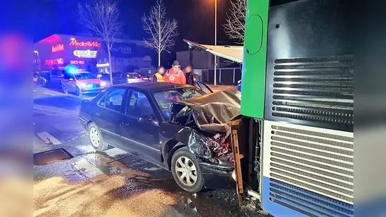 Zusammenstoß auf der Münchner Straße in Karlsfeld. (Foto: FFW Karlsfeld)