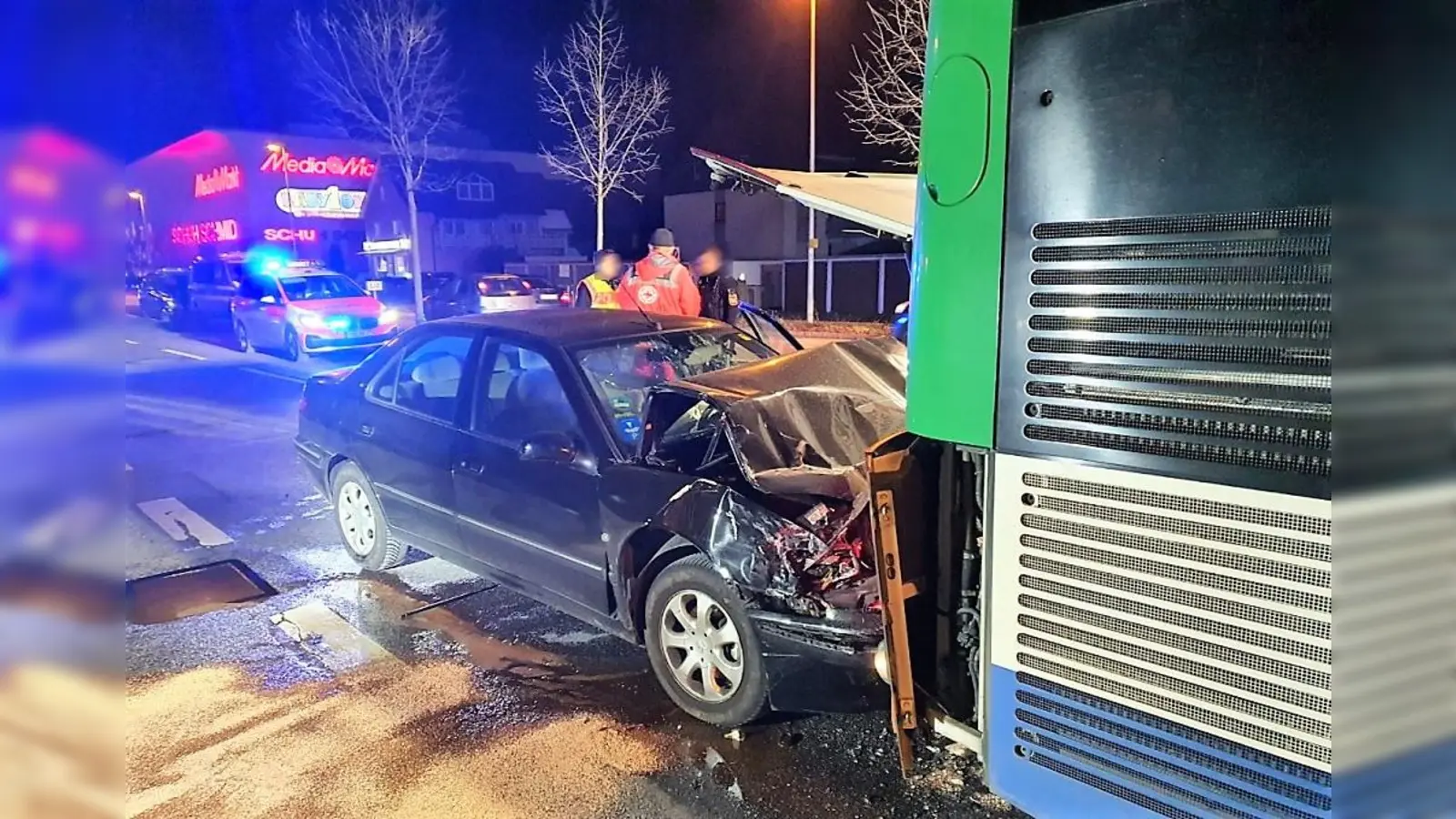 Zusammenstoß auf der Münchner Straße in Karlsfeld. (Foto: FFW Karlsfeld)