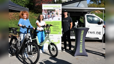 Auch Sonja Bogatekin und Tanja Bernhard informierten sich zum Thema Dienstrad. (Foto: Frömer)