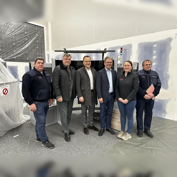 Florian Christner, Stefan Löwl, Thomas Eichinger, Thomas Karmasin, Anna Haupt (Leiterin Personal Feuerwehrverband) und Bernd Brach (v. l.). (Foto: LRA FFB)