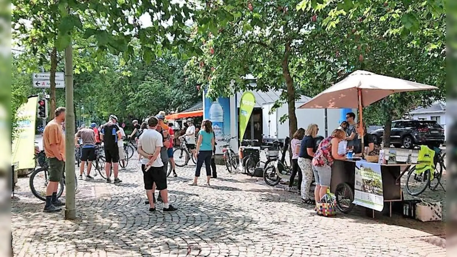 Großen Zulauf hatte die „Dankstelle” am Unteren Markt in Dachau. (Foto: ADFC Dachau)