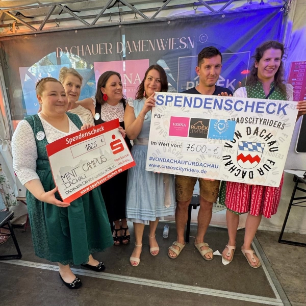 Von links: Melanie Ullmann (Trachten Ullmann), Eva Rehm (Mint Campus), Susi Rudek (Rudek Immobilien), Dagmar Markus (Vesna Parfüm &amp; Beauty), Tobias Pietzonka und Veronika Kaspar (beide Chaos City Riders) (Foto: Emma Danner)