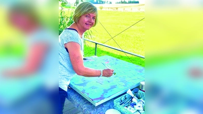 Frauke Meissner-Coon bei ihrer eigentlichen Passion, der freien Malerei. (Foto: Privat)