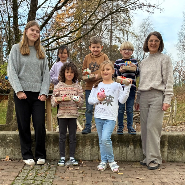 Die Kinder freuten sich über die Geschenke. (Foto: Sparkasse Dachau)