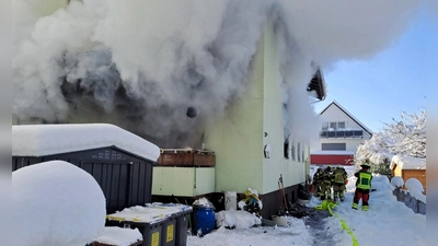 Nach dem Brand war das Wohnhaus in der Rothschwaige unbewohnbar geworden. (Foto: Feuerwehr Karlsfeld)