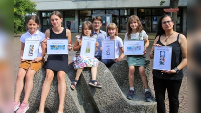 Die Preisträgerinnen 2022 mit OB Florian Hartmann (von li) Anna Gergetz, Anni Woche, Franziska Hahn, Selina Rosner, Laetitia Heindl und Yasmin Stegmann.  (Foto: Stadt Dachau)