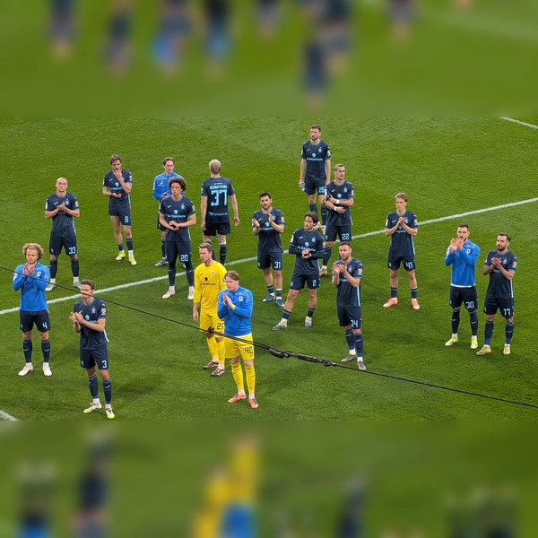 Dank an die mitgereisten Fans: Löwen in Duisburg.  (Foto: M. Forster)