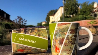 Die neue Dachauer Souvenir-Tasse. (Foto: Stadt Dachau)