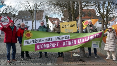 Mahnwache zum zwölften Jahrestag des Reaktorunglücks in Fukushima. (Foto: BUND Dachau)