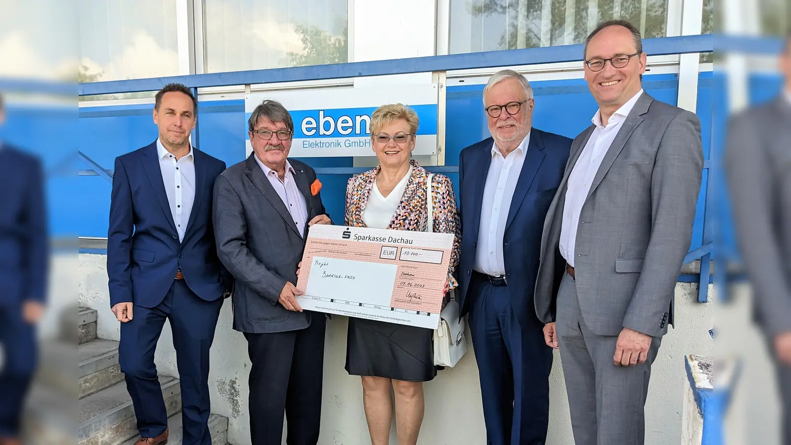 Spendenübergabe mit (von li) Jürgen Grahammer, Hansjörg Christmann, Irmgard Hetzinger-Heinrici, Ernst Burgmair und Bernhard Seidenath. (Foto: privat)