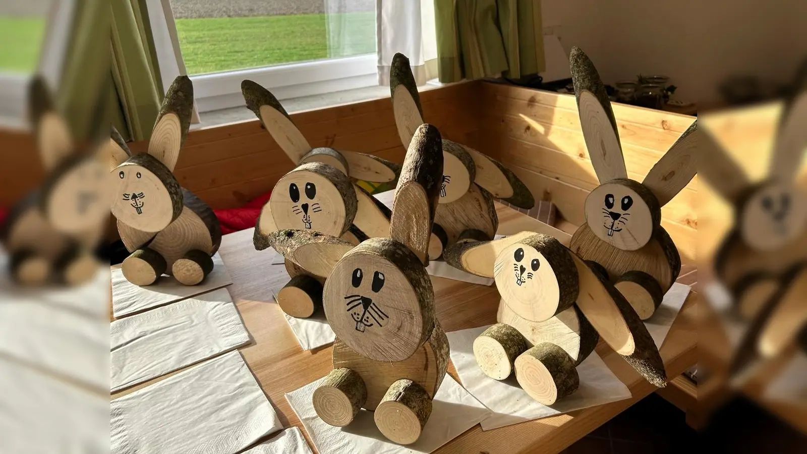 Diese süßen Dekohasen wurden von der Kinder- und Jugendfeuerwehr Lauterbach gebastelt. (Foto: Erika Bauer)