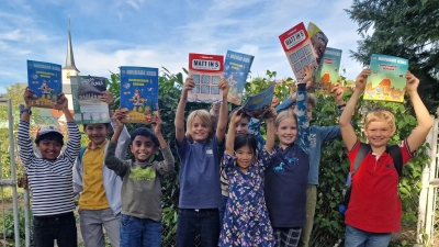 Die beiden U10-Teams der Schachfreunde (von links): Nathan Shabin, Kodirkhon Rasuljonov, Arjun Abhilash, Benedikt Klade, Chloe Anh Nguyen, Adam Almahaini, Clara Beuter, Valentin Heindl, Elias Rother. (Foto: Schachfreunde Dachau)