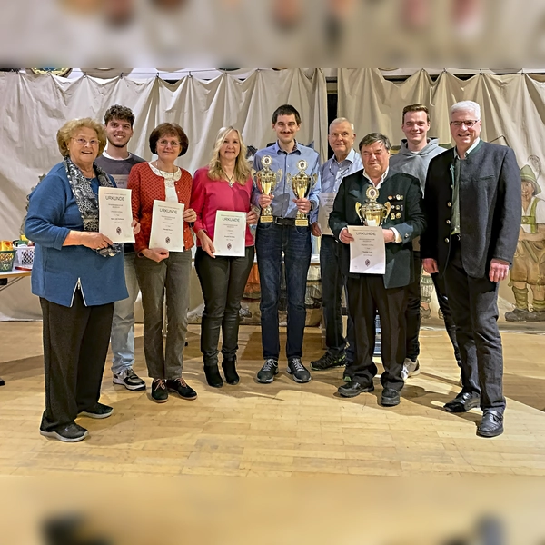 Erfolgreiche Vereinsmeisterschaft des Schützenvereins Frohsinn Udlding (von links): Karin von Hofmann, Michael Leupold, Renate Rösch, Angela Schäffler, Maximilian Rösch, Rudolf Bachmann, Thomas Graßl, Christian Schäffler und Robert Schäffler. (Foto: sb)