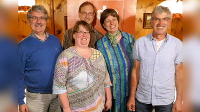 Neuer ÖDP Kreisvorstand (von li) Adrian Heim, Lydia Bartmann, Tobias Hamberger, Dagmar Hamberger und Paul Böller (nicht auf dem Foto Elisabeth Kappes). (Foto: ÖDP Dachau / Marco Brandstetter)