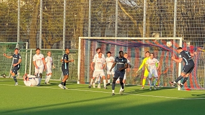 Intensives Ringen: Amateur-Löwen gegen Gräfelfinger Wölfe.  (Foto: A. Seeler)