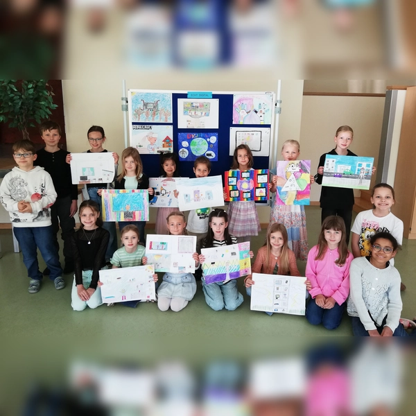 Die Klassensieger des VR Wettbewerbs „jugend creativ“ in der Klosterschule (Foto: VR Bank Dachau)